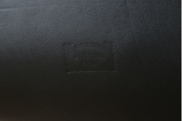 中古　イタリア　Poltrona Frau(ポルトローナフラウ)　Forum (フォーラム)　Meeting(ミーティング)モデル　スタイリッシュなオフィスチェア(アームチェア、デスクチェア、ミーティングチェア、回転椅子、イス)(定価約50万円・現行品の定価約100万円)(R-083015)