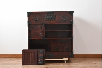 中古　超美品　岩谷堂箪笥　「菊幸」　漆塗り　重厚感ある金具が上品な雰囲気!!こったデザインの帳場箪笥　定価約60万円　(R-083016)