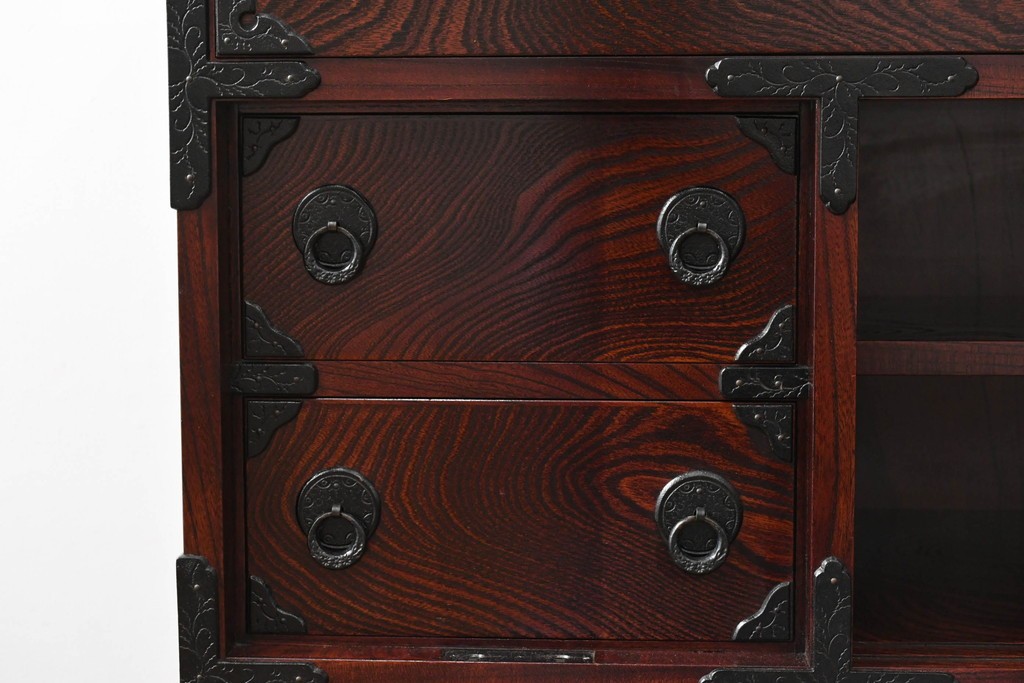 中古　超美品　岩谷堂箪笥　「菊幸」　漆塗り　重厚感ある金具が上品な雰囲気!!こったデザインの帳場箪笥　定価約60万円　(R-083016)