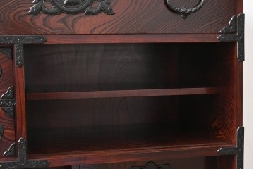 中古　超美品　岩谷堂箪笥　「菊幸」　漆塗り　重厚感ある金具が上品な雰囲気!!こったデザインの帳場箪笥　定価約60万円　(R-083016)