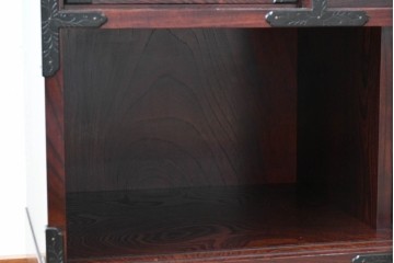 中古　超美品　岩谷堂箪笥　「菊幸」　漆塗り　重厚感ある金具が上品な雰囲気!!こったデザインの帳場箪笥　定価約60万円　(R-083016)