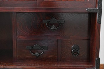 中古　超美品　岩谷堂箪笥　「菊幸」　漆塗り　重厚感ある金具が上品な雰囲気!!こったデザインの帳場箪笥　定価約60万円　(R-083016)