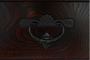 中古　超美品　岩谷堂箪笥　「菊幸」　漆塗り　重厚感ある金具が上品な雰囲気!!こったデザインの帳場箪笥　定価約60万円　(R-083016)