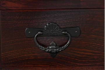 中古　超美品　岩谷堂箪笥　「菊幸」　漆塗り　重厚感ある金具が上品な雰囲気!!こったデザインの帳場箪笥　定価約60万円　(R-083016)