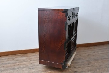 中古　超美品　岩谷堂箪笥　「菊幸」　漆塗り　重厚感ある金具が上品な雰囲気!!こったデザインの帳場箪笥　定価約60万円　(R-083016)