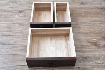 中古　超美品　岩谷堂箪笥　「菊幸」　漆塗り　重厚感ある金具が上品な雰囲気!!こったデザインの帳場箪笥　定価約60万円　(R-083016)