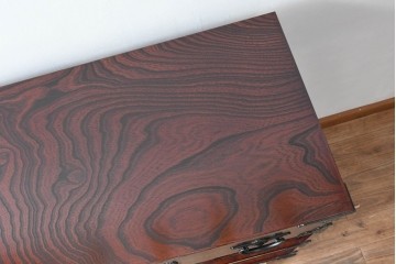 中古　超美品　岩谷堂箪笥　「菊幸」　漆塗り　重厚感ある金具が上品な雰囲気!!こったデザインの帳場箪笥　定価約60万円　(R-083016)