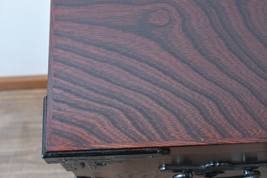 中古　超美品　岩谷堂箪笥　「菊幸」　漆塗り　重厚感ある金具が上品な雰囲気!!こったデザインの帳場箪笥　定価約60万円　(R-083016)