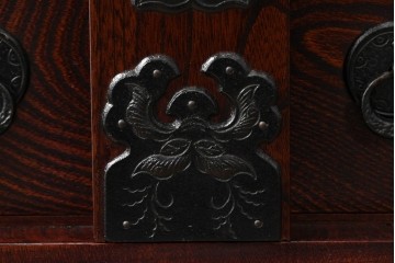 中古　超美品　岩谷堂箪笥　「菊幸」　漆塗り　重厚感ある金具が上品な雰囲気!!こったデザインの帳場箪笥　定価約60万円　(R-083016)