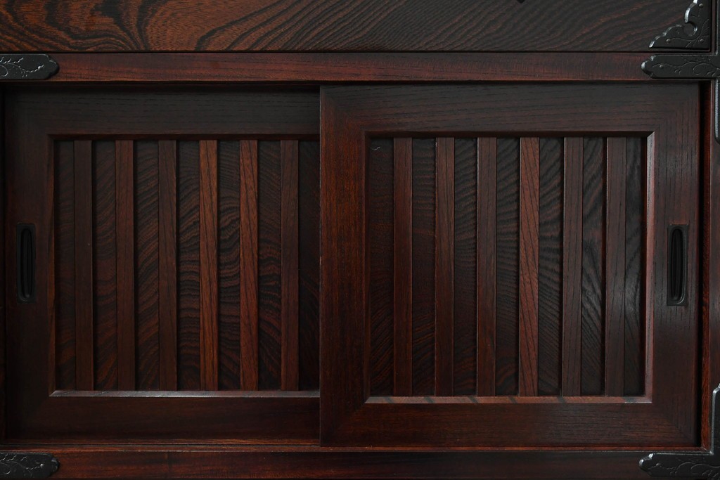 中古　超美品　岩谷堂箪笥　「菊幸」　漆塗り　重厚感ある金具が上品な雰囲気!!こったデザインの帳場箪笥　定価約60万円　(R-083016)