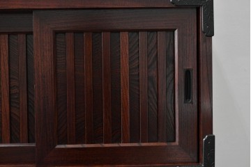 中古　超美品　岩谷堂箪笥　「菊幸」　漆塗り　重厚感ある金具が上品な雰囲気!!こったデザインの帳場箪笥　定価約60万円　(R-083016)