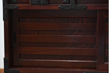 中古　超美品　岩谷堂箪笥　「菊幸」　漆塗り　重厚感ある金具が上品な雰囲気!!こったデザインの帳場箪笥　定価約60万円　(R-083016)