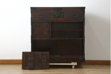 中古　超美品　岩谷堂箪笥　「菊幸」　漆塗り　重厚感ある金具が上品な雰囲気!!こったデザインの帳場箪笥(和箪笥、収納タンス、整理たんす、引き出し、店舗什器)(定価約60万円)(R-083016)