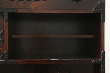 中古　超美品　岩谷堂箪笥　「菊幸」　漆塗り　重厚感ある金具が上品な雰囲気!!こったデザインの帳場箪笥(和箪笥、収納タンス、整理たんす、引き出し、店舗什器)(定価約60万円)(R-083016)