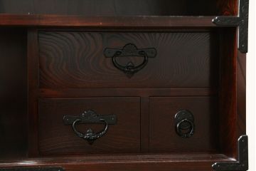 中古　超美品　岩谷堂箪笥　「菊幸」　漆塗り　重厚感ある金具が上品な雰囲気!!こったデザインの帳場箪笥(和箪笥、収納タンス、整理たんす、引き出し、店舗什器)(定価約60万円)(R-083016)