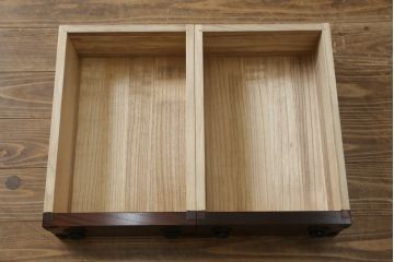 中古　超美品　岩谷堂箪笥　「菊幸」　漆塗り　重厚感ある金具が上品な雰囲気!!こったデザインの帳場箪笥(和箪笥、収納タンス、整理たんす、引き出し、店舗什器)(定価約60万円)(R-083016)