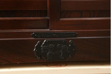 中古　超美品　岩谷堂箪笥　「菊幸」　漆塗り　重厚感ある金具が上品な雰囲気!!こったデザインの帳場箪笥(和箪笥、収納タンス、整理たんす、引き出し、店舗什器)(定価約60万円)(R-083016)
