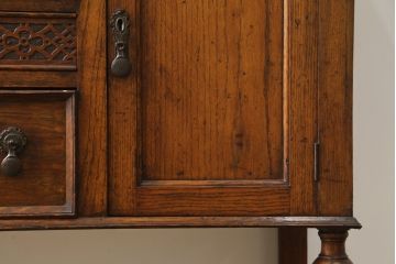 イギリスアンティーク　オーク材　すっきりとしたデザインのバルボスレッグ素敵なミラーバックサイドボード(収納棚、戸棚、サイドキャビネット、英国)(R-083018)