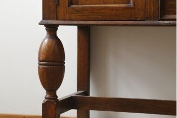 イギリスアンティーク　オーク材　すっきりとしたデザインのバルボスレッグ素敵なミラーバックサイドボード(収納棚、戸棚、サイドキャビネット、英国)(R-083018)