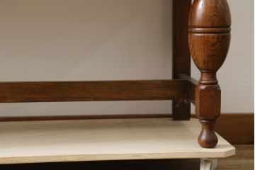 イギリスアンティーク　オーク材　すっきりとしたデザインのバルボスレッグ素敵なミラーバックサイドボード(収納棚、戸棚、サイドキャビネット、英国)(R-083018)