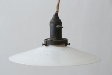 和製アンティーク　シンプルでありながらレトロな雰囲気を醸し出す平笠照明(電笠、天井照明、吊り下げ照明、ペンダントライト)(R-083020)