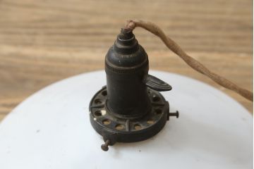 和製アンティーク　シンプルでありながらレトロな雰囲気を醸し出す平笠照明(電笠、天井照明、吊り下げ照明、ペンダントライト)(R-083020)