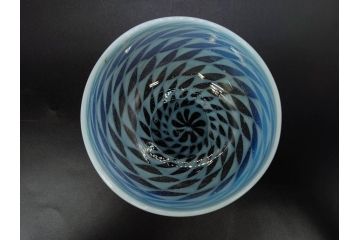 戦前　当時物　碗型　乳白　鱗文　エナメル脚　上品な和の趣溢れる氷コップ(グラス、和ガラス、硝子)(R-083024)