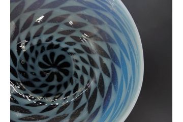 戦前　当時物　碗型　乳白　鱗文　エナメル脚　上品な和の趣溢れる氷コップ(グラス、和ガラス、硝子)(R-083024)