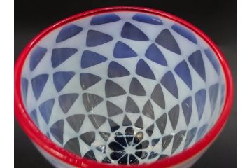 戦前　当時物　棗型(なつめ形)　乳白ぼかし　鱗文　赤縁　エナメル脚　可愛らしい雰囲気を醸し出す氷コップ2客セット(ベル型?、グラス、和ガラス、硝子)(R-083025)