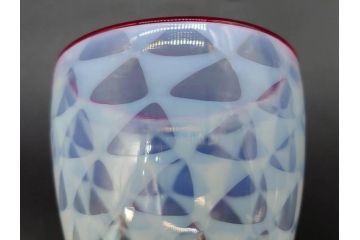 戦前　当時物　棗型(なつめ形)　乳白ぼかし　鱗文　赤縁　エナメル脚　可愛らしい雰囲気を醸し出す氷コップ2客セット(ベル型?、グラス、和ガラス、硝子)(R-083025)