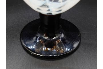 戦前　当時物　棗型(なつめ形)　乳白ぼかし　鱗文　赤縁　エナメル脚　可愛らしい雰囲気を醸し出す氷コップ2客セット(ベル型?、グラス、和ガラス、硝子)(R-083025)