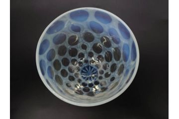 戦前　当時物　棗型(なつめ形)　乳白水玉　青脚　爽やかな色合いが素敵な氷コップ(吹きガラス、グラス、和ガラス、硝子)(R-083026)