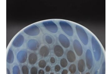 戦前　当時物　棗型(なつめ形)　乳白水玉　青脚　爽やかな色合いが素敵な氷コップ(吹きガラス、グラス、和ガラス、硝子)(R-083026)