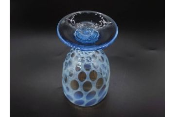 戦前　当時物　棗型(なつめ形)　乳白水玉　青脚　爽やかな色合いが素敵な氷コップ(吹きガラス、グラス、和ガラス、硝子)(R-083026)