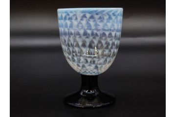 戦前　当時物　棗型(なつめ形)　乳白　鱗文　エナメル脚　洗練されたデザインが素敵な氷コップ(グラス、和ガラス、硝子)(R-083028)