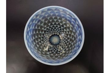 戦前　当時物　棗型(なつめ形)　乳白　鱗文　エナメル脚　洗練されたデザインが素敵な氷コップ(グラス、和ガラス、硝子)(R-083028)