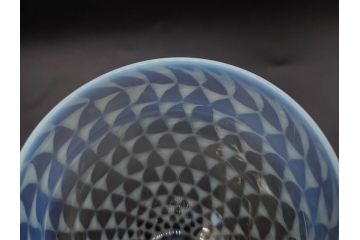 戦前　当時物　棗型(なつめ形)　乳白　鱗文　エナメル脚　洗練されたデザインが素敵な氷コップ(グラス、和ガラス、硝子)(R-083028)