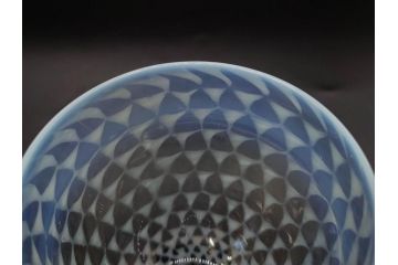 戦前　当時物　棗型(なつめ形)　乳白　鱗文　エナメル脚　洗練されたデザインが素敵な氷コップ(グラス、和ガラス、硝子)(R-083028)