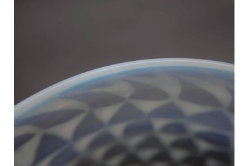 戦前　当時物　棗型(なつめ形)　乳白　鱗文　エナメル脚　洗練されたデザインが素敵な氷コップ(グラス、和ガラス、硝子)(R-083028)