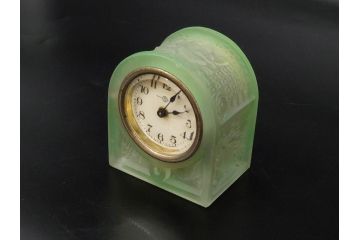 ジャンク品　戦前　精工舎(SEIKOSHA、セイコー)　ゼンマイ式　繊細なデザインが目を引く置時計(置き時計、日本製、ガラス、硝子)(R-083031)