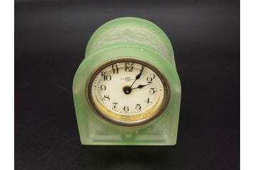 ジャンク品　戦前　精工舎(SEIKOSHA、セイコー)　ゼンマイ式　繊細なデザインが目を引く置時計(置き時計、日本製、ガラス、硝子)(R-083031)