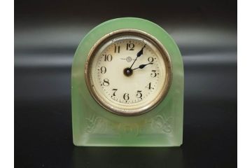 ジャンク品　戦前　精工舎(SEIKOSHA、セイコー)　ゼンマイ式　繊細なデザインが目を引く置時計(置き時計、日本製、ガラス、硝子)(R-083031)