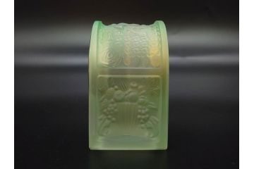 ジャンク品　戦前　精工舎(SEIKOSHA、セイコー)　ゼンマイ式　繊細なデザインが目を引く置時計(置き時計、日本製、ガラス、硝子)(R-083031)