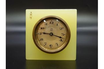 ジャンク品　ドイツ　戦前　J.Kaiser(カイザー)　ウランガラス　ゼンマイ式　シンプルで洗練されたデザインが魅力的な置時計(置き時計、硝子)(R-083032)