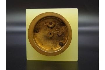 ジャンク品　ドイツ　戦前　J.Kaiser(カイザー)　ウランガラス　ゼンマイ式　シンプルで洗練されたデザインが魅力的な置時計(置き時計、硝子)(R-083032)