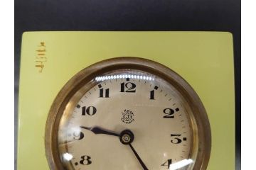 ジャンク品　ドイツ　戦前　J.Kaiser(カイザー)　ウランガラス　ゼンマイ式　シンプルで洗練されたデザインが魅力的な置時計(置き時計、硝子)(R-083032)