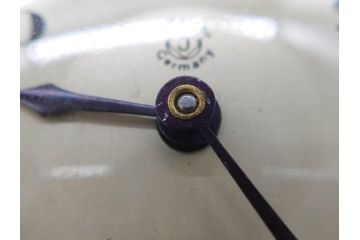 ジャンク品　ドイツ　戦前　J.Kaiser(カイザー)　ウランガラス　ゼンマイ式　シンプルで洗練されたデザインが魅力的な置時計(置き時計、硝子)(R-083032)