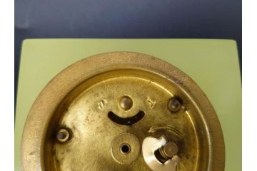ジャンク品　ドイツ　戦前　J.Kaiser(カイザー)　ウランガラス　ゼンマイ式　シンプルで洗練されたデザインが魅力的な置時計(置き時計、硝子)(R-083032)