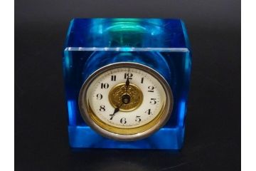 ジャンク品　戦前　東洋時計株式会社(TOYO CLOCK FACTORY)　ゼンマイ式　細やかな意匠が施されたエレガントな雰囲気溢れる置時計(置き時計、日本製、ガラス、硝子)(R-083033)
