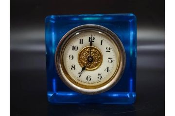 ジャンク品　戦前　東洋時計株式会社(TOYO CLOCK FACTORY)　ゼンマイ式　細やかな意匠が施されたエレガントな雰囲気溢れる置時計(置き時計、日本製、ガラス、硝子)(R-083033)